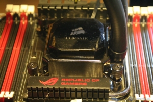 00071 CORSAIR_H100i