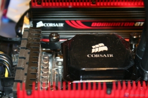 00076 CORSAIR_H100i